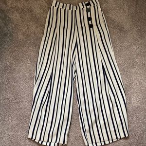 Zara XS wide leg white with stripes and accent buttons trouser pant